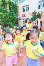 Chúng con vui chơi thích lắm