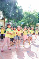 Chúng con vui chơi thích lắm