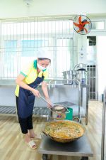 Cô nấu những món ăn ngon cho chúng con đây ạ!